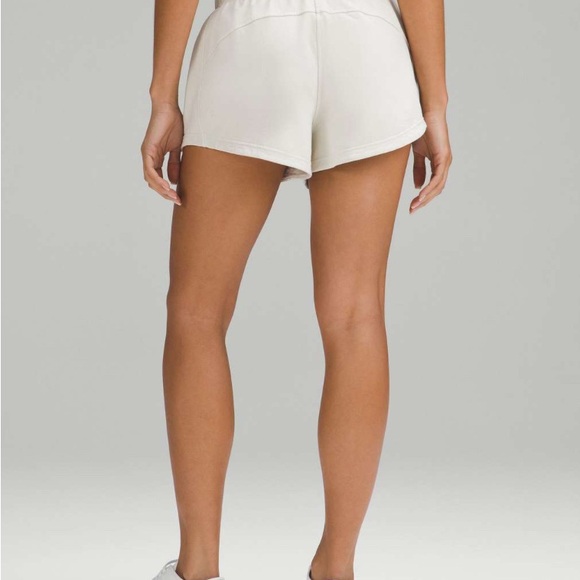 Inner Glow High-Rise Short 3" - Bone Sz 6 - Picture 2 of 5